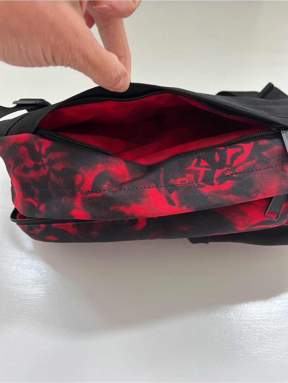 HERSCHEL Supply Company Black and Red Star Wars 25th Anniversary Sling Bag - Picture 12 of 12